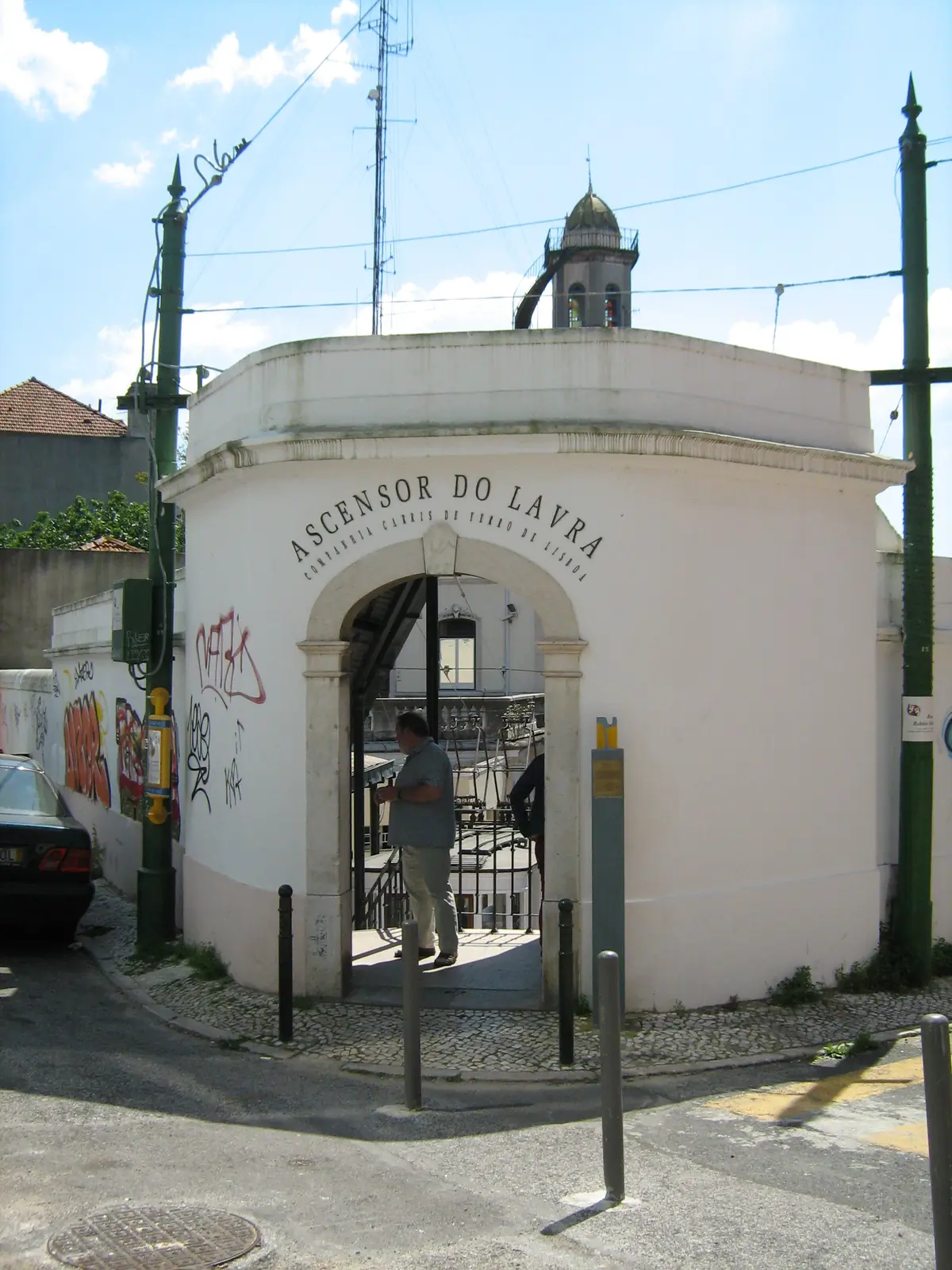 The top station of the Elevador do Lavra on Rua Câmara Pestana, Lisbon, the street where 2Monkeys is (in the Torel Palace)