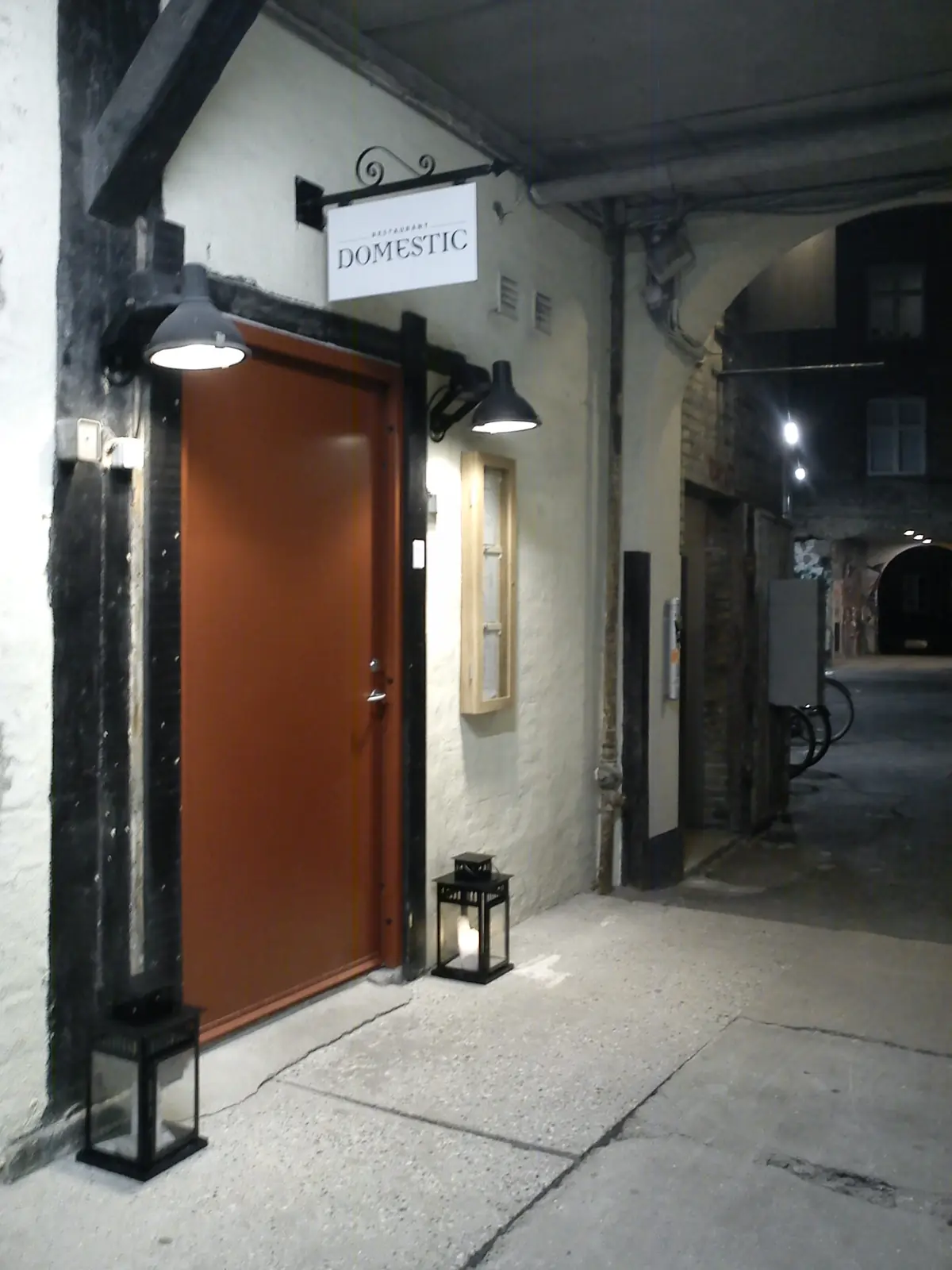 The lantern-lit entrance to Restaurant Domestic in the courtyard at Mejlgade 35B, Aarhus (photographed in 2016)