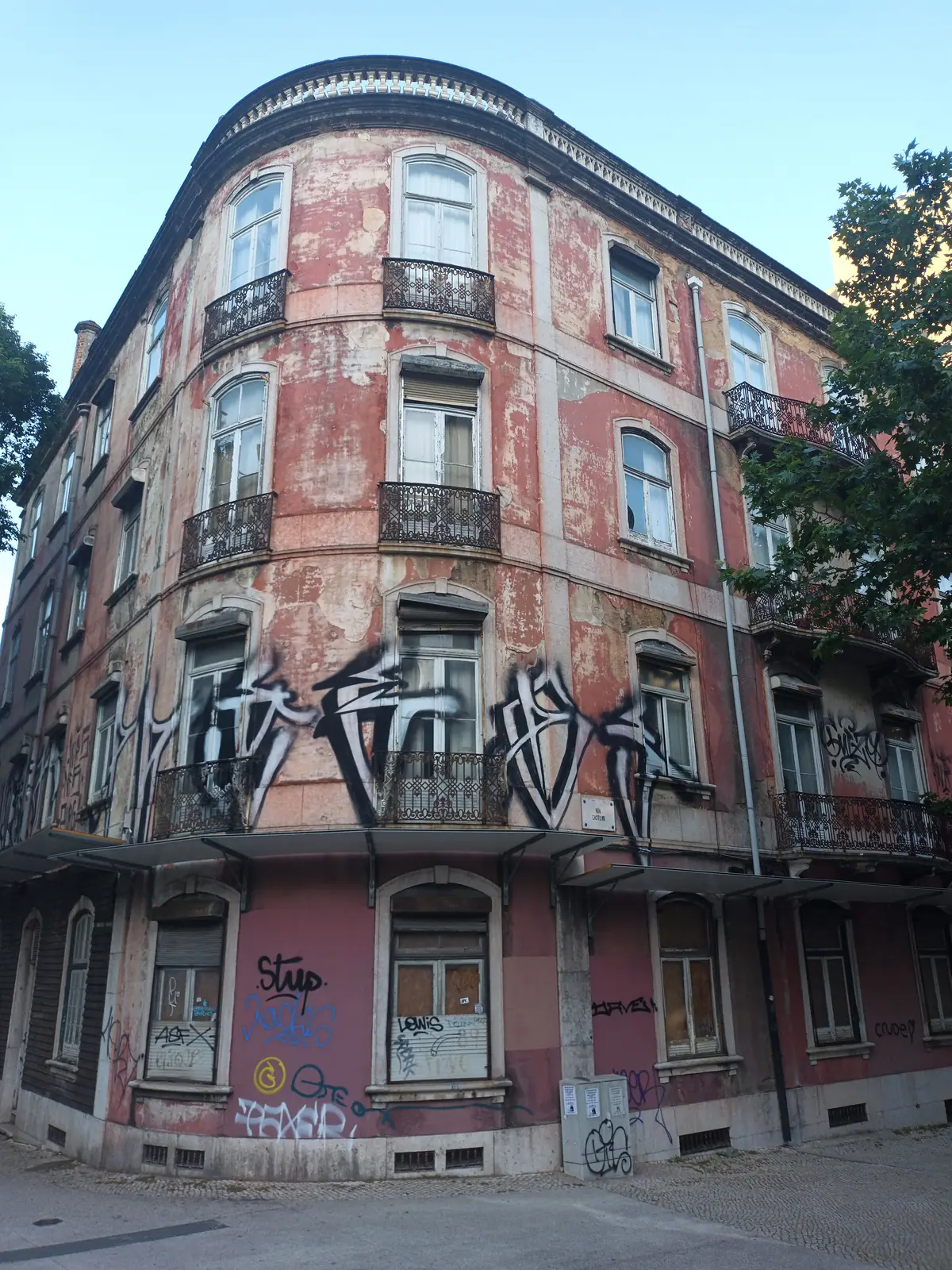 Rua Castilho at the corner of Rua Alexandre Herculano, Lisbon, the street where Kabuki Lisboa is
