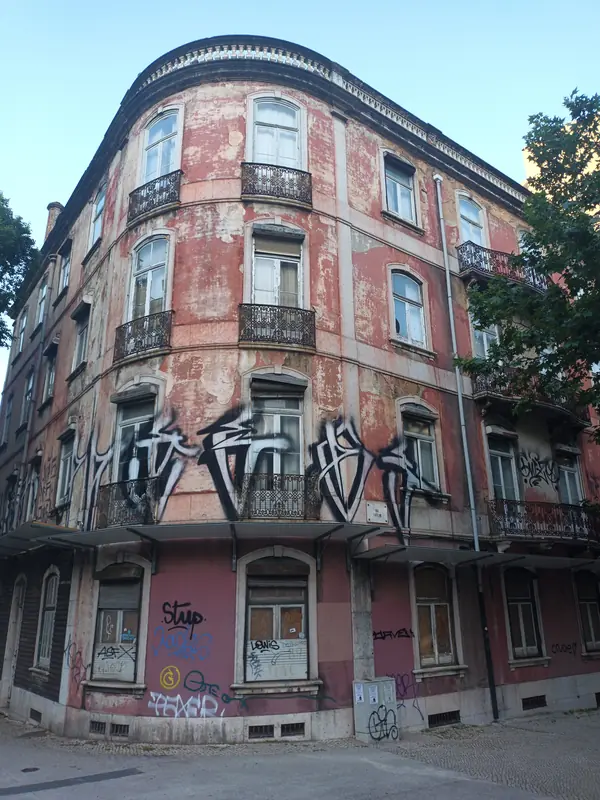 Rua Castilho at the corner of Rua Alexandre Herculano, Lisbon, the street where Kabuki Lisboa is